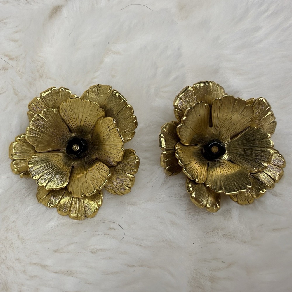 Gold Tone Vintage Look  Flower Earrings Post Back